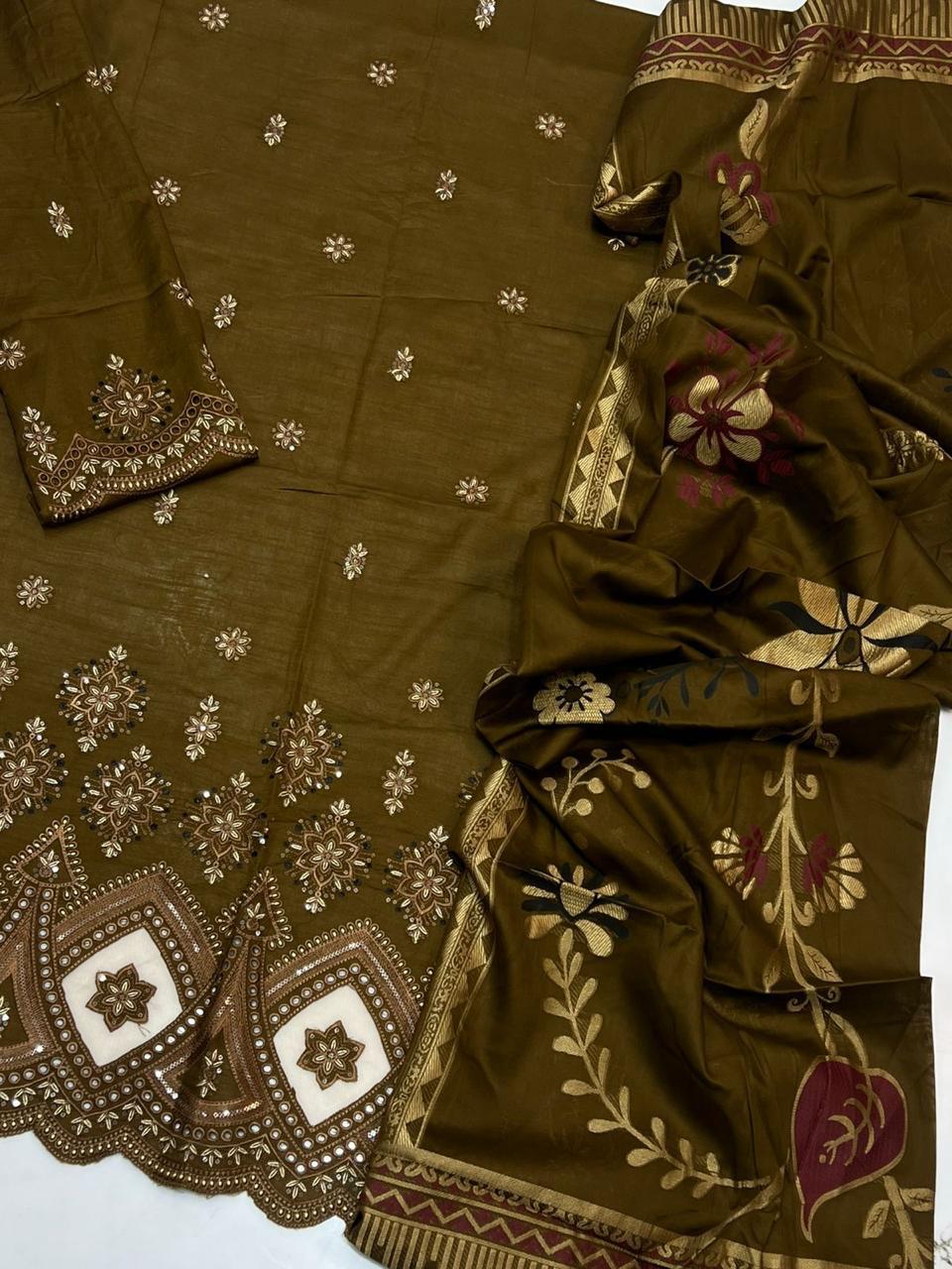 Pakiza Embroidered lawn - Image 7
