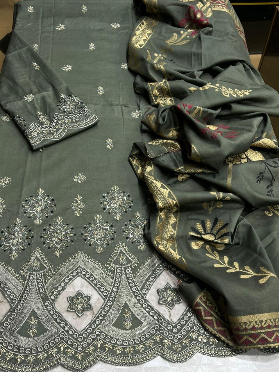 Pakiza Embroidered lawn - Image 12