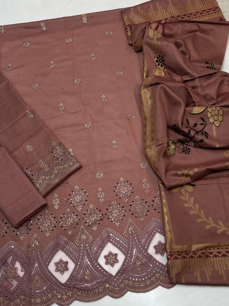 Pakiza Embroidered lawn - Image 9